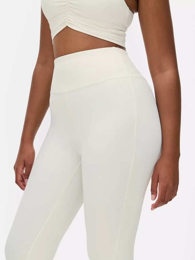 Butterweiche Leggings mit ausgestelltem Bein