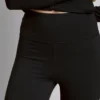 Butterweiche Leggings mit ausgestelltem Bein