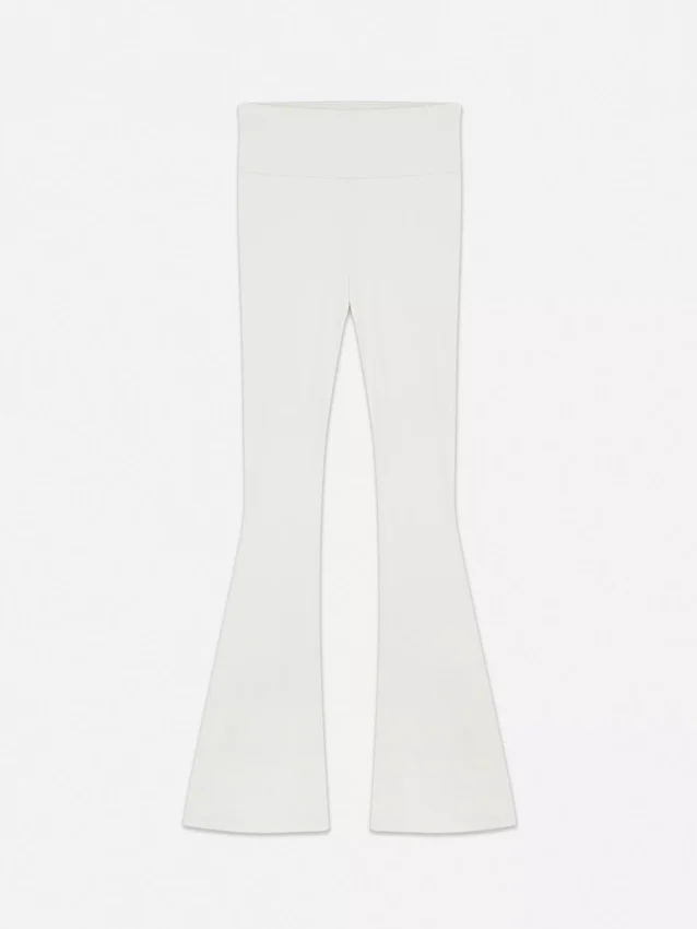 Butterweiche Leggings mit ausgestelltem Bein