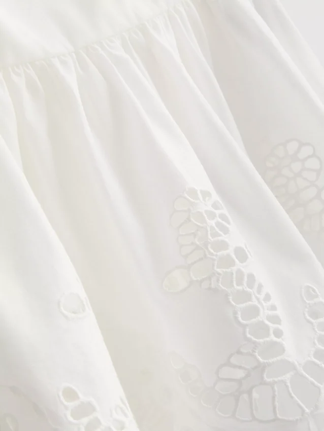 Cami-Top aus Baumwolle mit besticktem Peplum-Saum