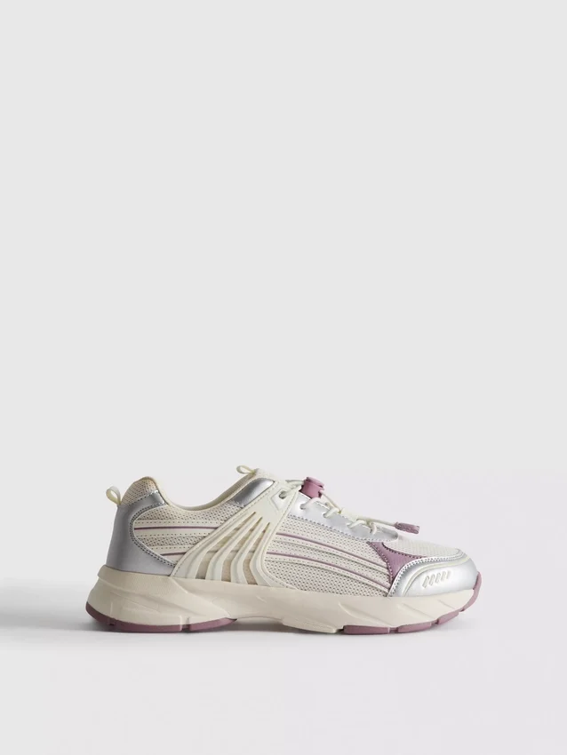 Chunky-Sneaker mit Knebelverschluss