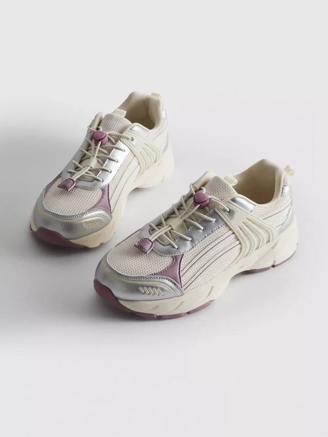 Chunky-Sneaker mit Knebelverschluss