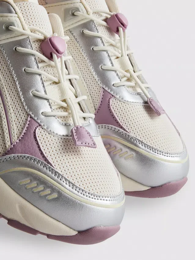 Chunky-Sneaker mit Knebelverschluss