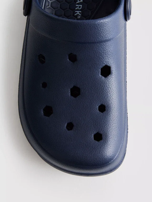 Clogs mit Fersenriemen