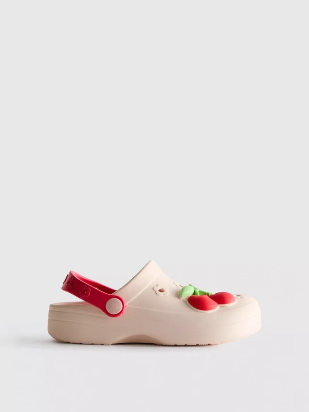 Clogs mit Frucht-Emblem