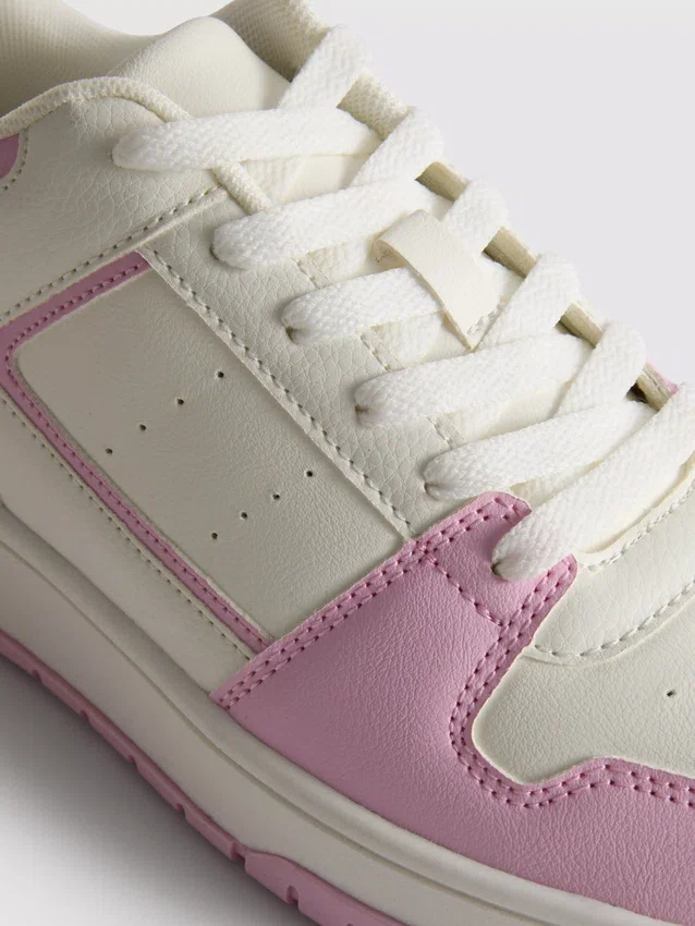 Court-Sneaker im Color-Block-Design