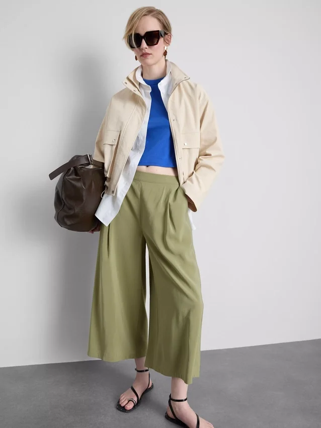 Culotte-Hose mit mittlerer Leibhöhe und weitem Bein