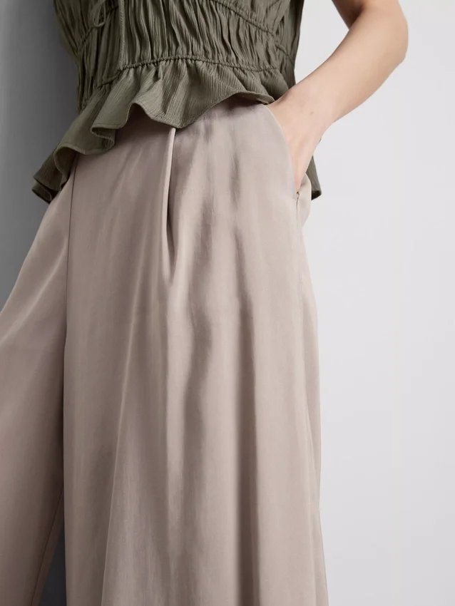 Culotte-Hose mit mittlerer Leibhöhe und weitem Bein