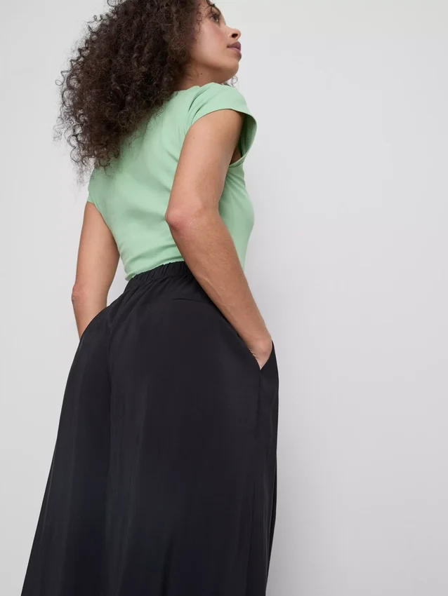 Culotte-Hose mit mittlerer Leibhöhe und weitem Bein