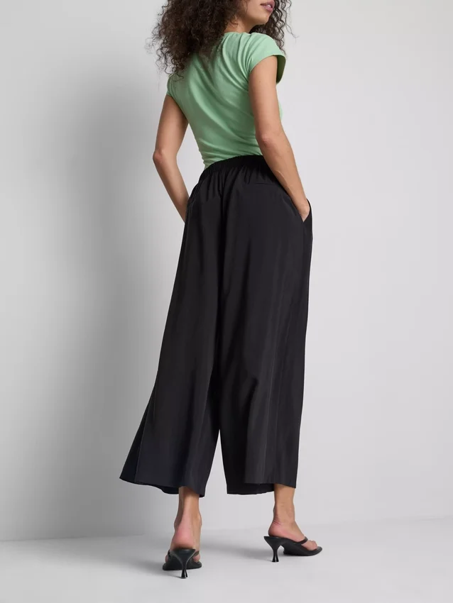 Culotte-Hose mit mittlerer Leibhöhe und weitem Bein