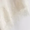 Das asymmetrische Slip-Kleid aus Satin-Spitze von The Edit