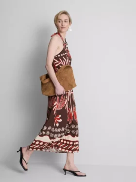 Das bedruckte Midi-Kleid mit Neckholder-Ausschnitt aus Leinenmischung von The Edit