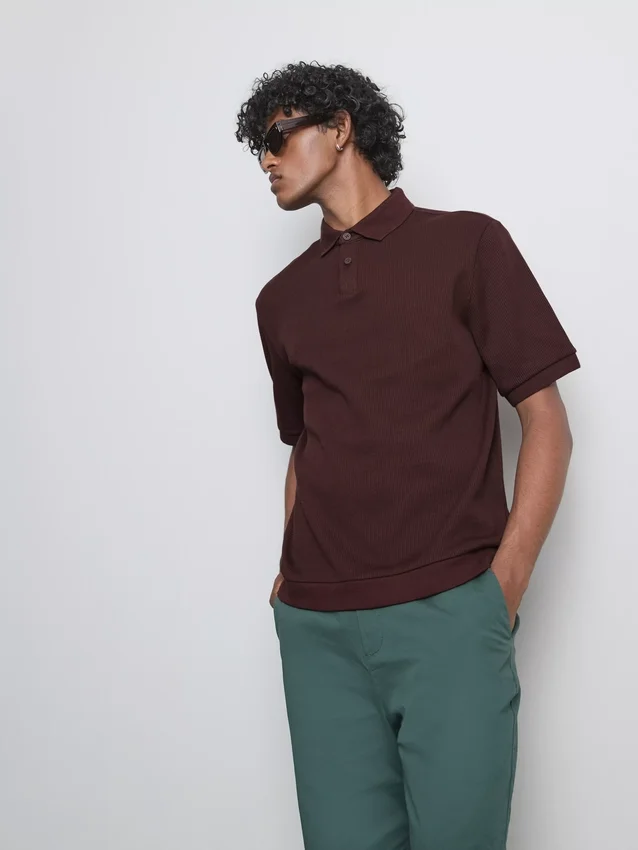 Das gerippte Polohemd von The Edit