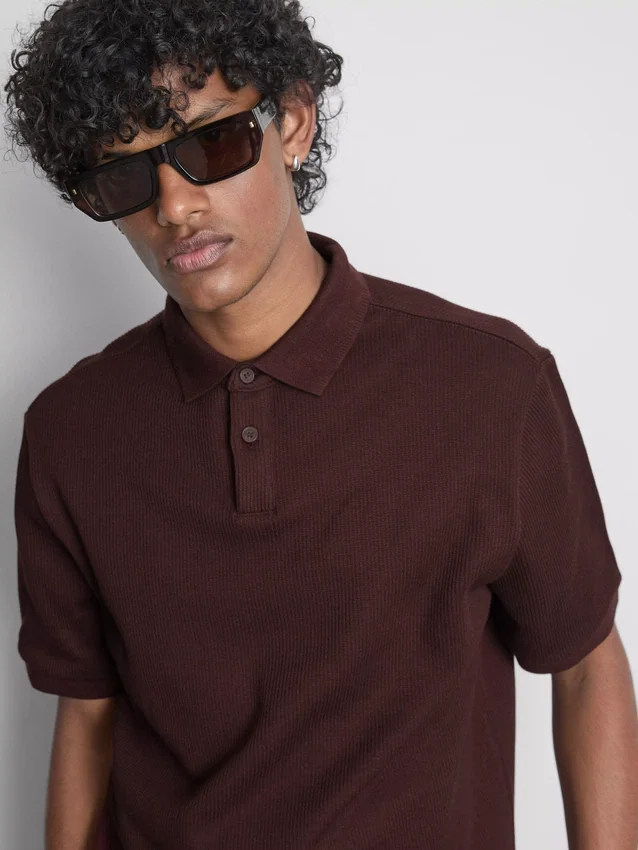 Das gerippte Polohemd von The Edit