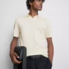 Das gestrickte Polohemd von The Edit