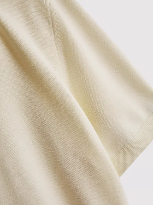 Das gestrickte Polohemd von The Edit