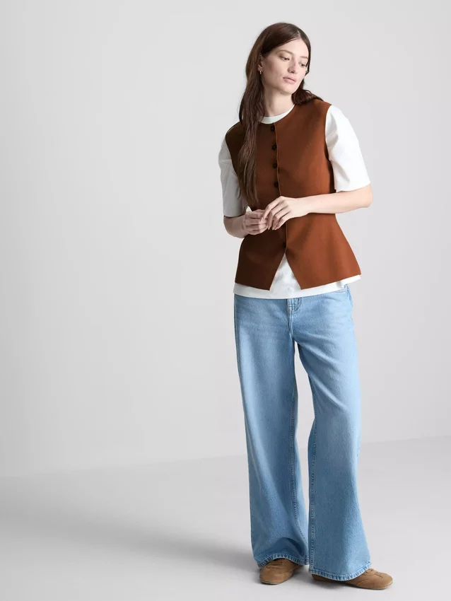 Das gestrickte Tanktop mit Knopfleiste von The Edit