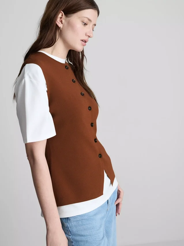 Das gestrickte Tanktop mit Knopfleiste von The Edit