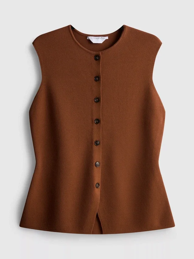 Das gestrickte Tanktop mit Knopfleiste von The Edit