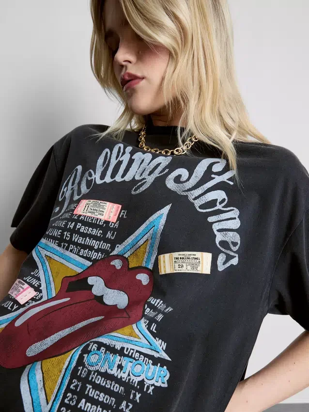 Das T-Shirt-Kleid mit Rolling-Stones-Motiv