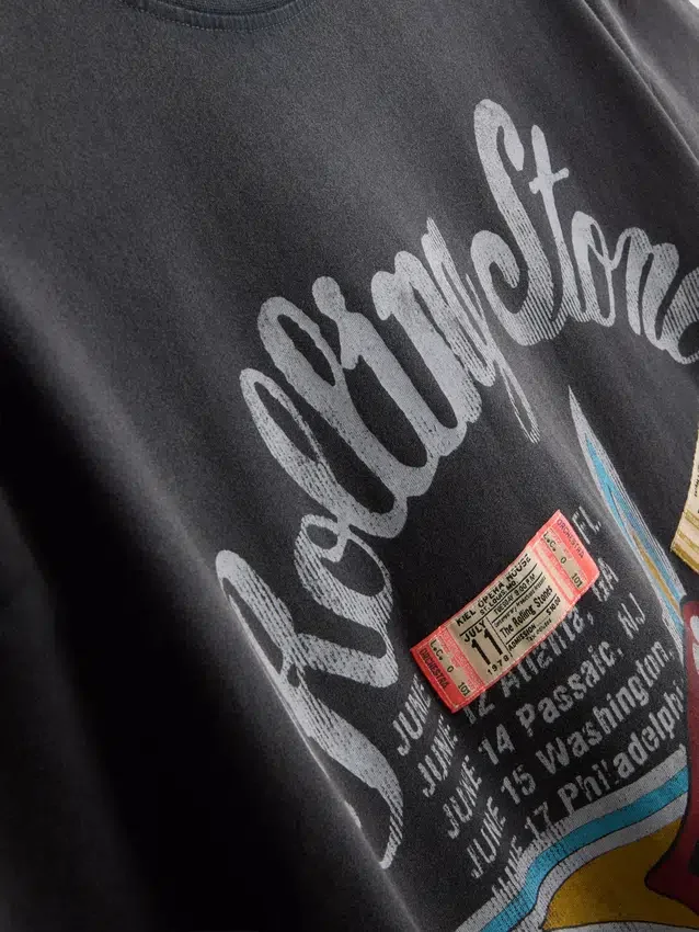 Das T-Shirt-Kleid mit Rolling-Stones-Motiv