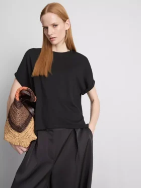 Das T-Shirt «The Edit» mit Nahtdetails