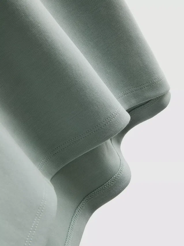 Das T-Shirt «The Edit» mit Nahtdetails