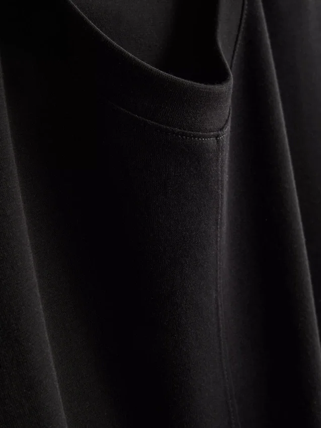 Das T-Shirt «The Edit» mit Nahtdetails