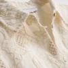 Das «The Edit»-Hemd mit geschwungenem Saum und Broderie-Verzierung