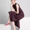 Das «The Edit»-Midi-Kleid aus Leinen ohne Ärmel