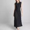 Das «The Edit»-Midi-Kleid aus Leinen ohne Ärmel
