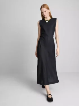 Das «The Edit»-Midi-Kleid aus Leinen ohne Ärmel