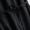 Das «The Edit»-Midi-Kleid aus Leinen ohne Ärmel