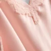 Das «The Edit» Satin-Spitzen-Schlafanzugoberteil