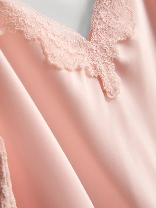 Das «The Edit» Satin-Spitzen-Schlafanzugoberteil