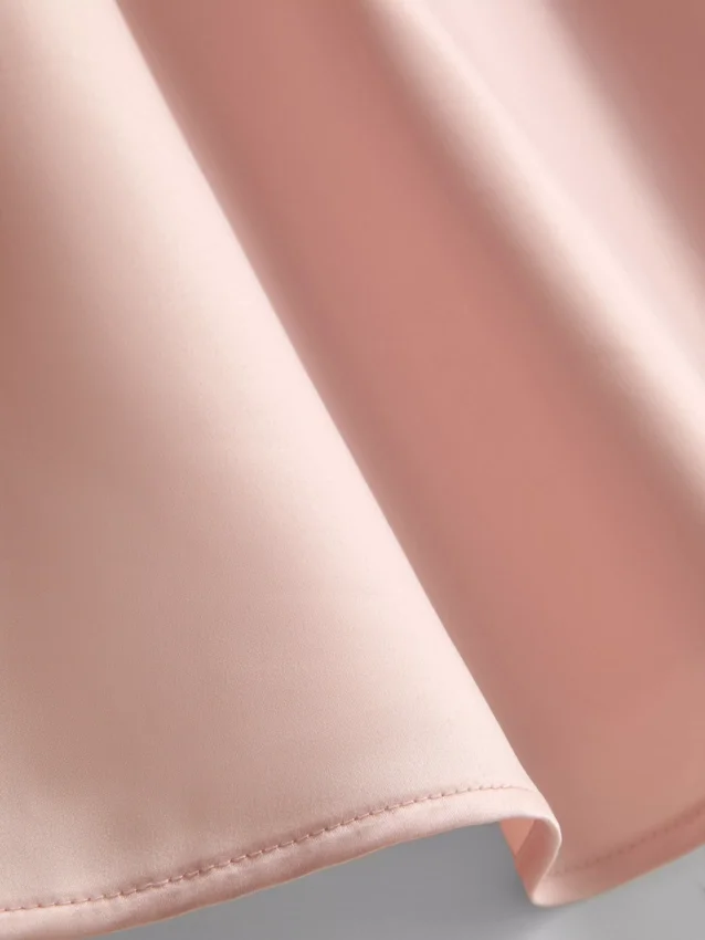 Das «The Edit» Satin-Spitzen-Schlafanzugoberteil