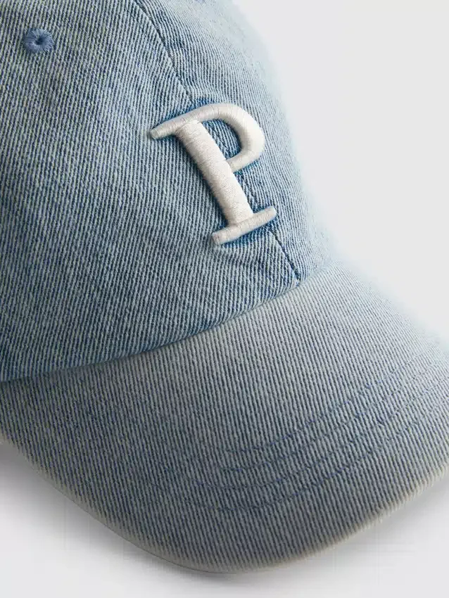 Denim-Kappe mit Initialen