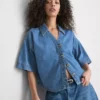 Denim-Shirt mit kurzen Ärmeln