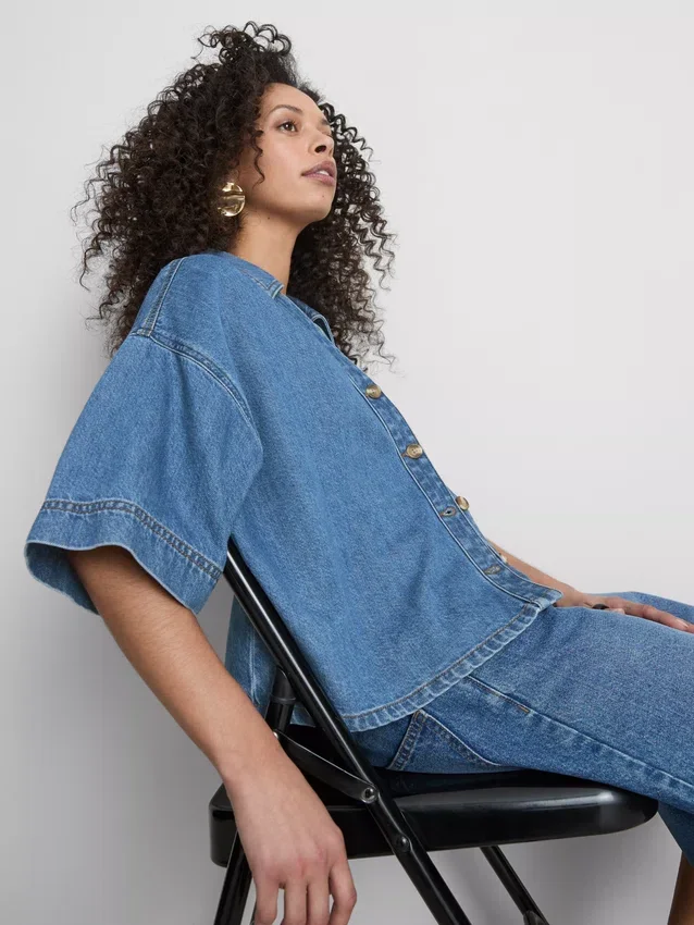 Denim-Shirt mit kurzen Ärmeln