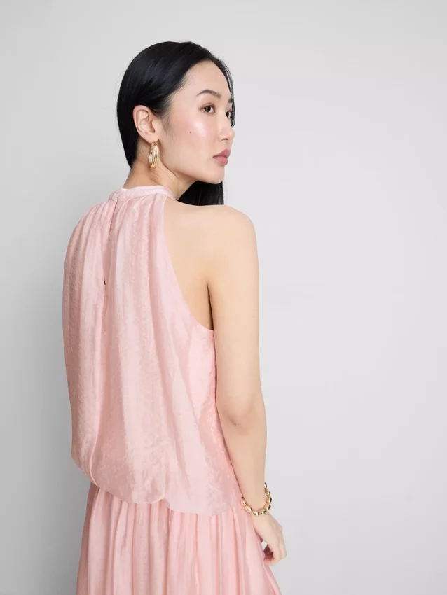 Die drapierte Halter-Bluse «Air Flow» von The Edit