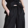 Die «Edit»-Leinenhose mit weitem Bein