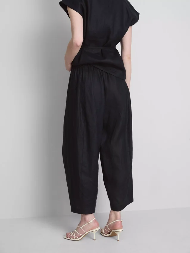 Die «Edit»-Leinenhose mit weitem Bein