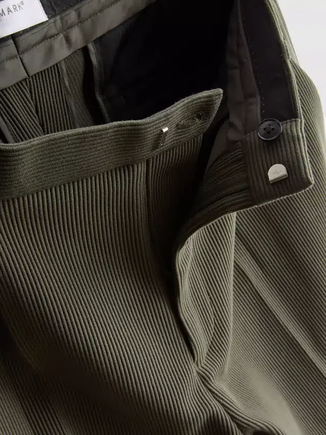 Die Edit-Plisseehose