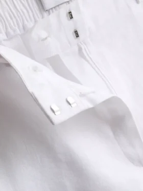 Die klassischen Leinen-Shorts von The Edit