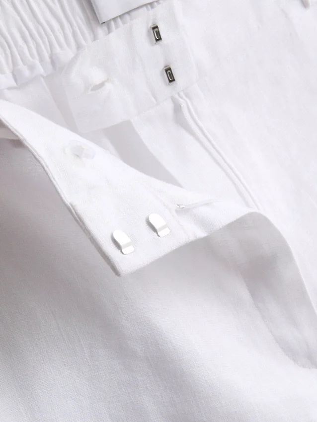 Die klassischen Leinen-Shorts von The Edit