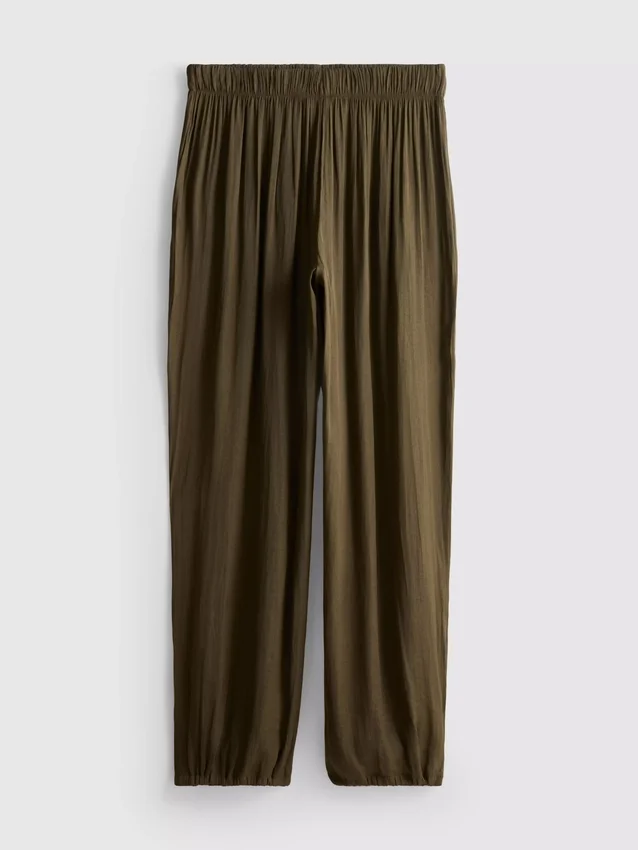 Die Satin-Hose mit Umschlag von The Edit