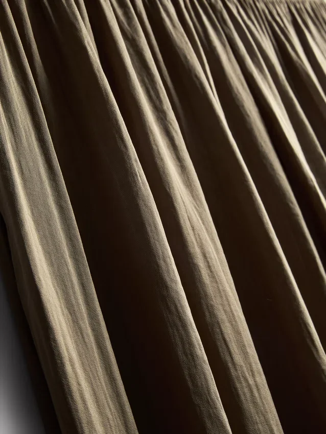 Die Satin-Hose mit Umschlag von The Edit