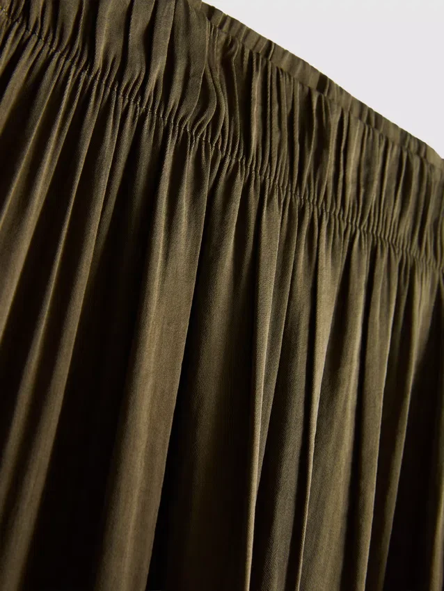 Die Satin-Hose mit Umschlag von The Edit