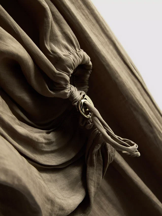 Die Satin-Hose mit Umschlag von The Edit