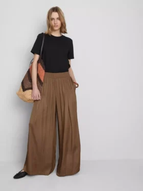 Die Satin-Hose mit weitem Bein von The Edit